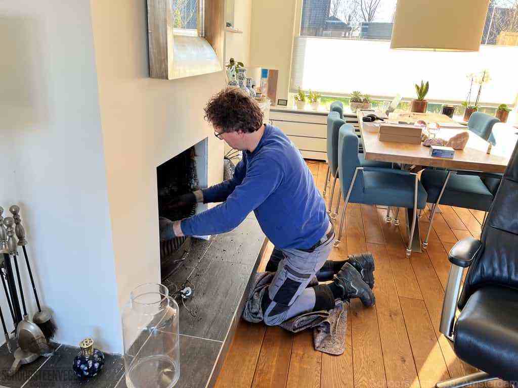 Schouwveger Amsterdam kleed schoorsteenreiniger Schouwveger Amsterdam kleed schoorsteenreiniger